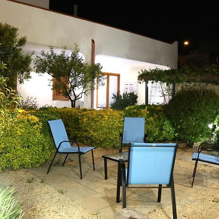 Campi Salentina B&B Viro المظهر الخارجي الصورة