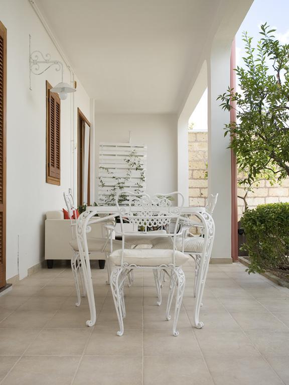 Campi Salentina B&B Viro المظهر الخارجي الصورة
